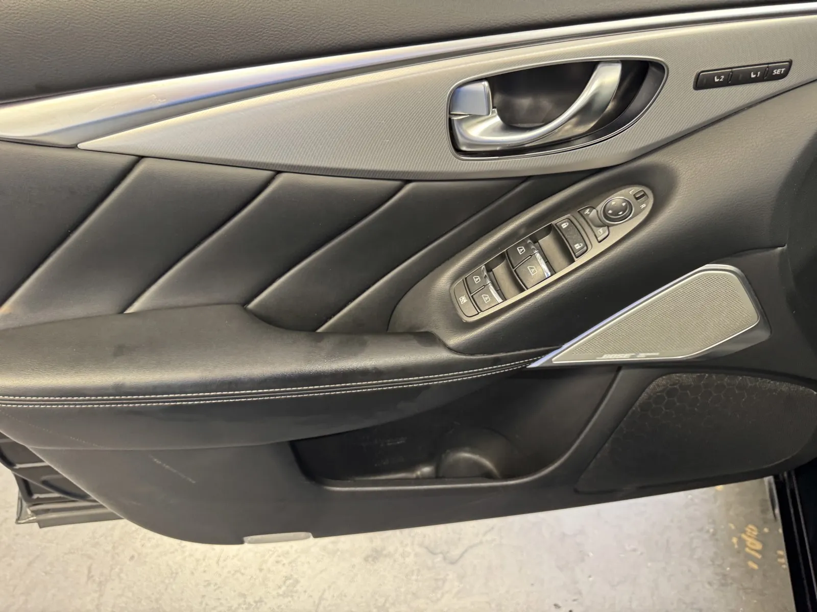 Infiniti Q50 photo 18