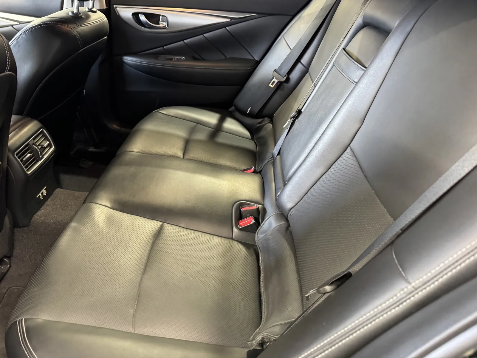 Infiniti Q50 photo 11
