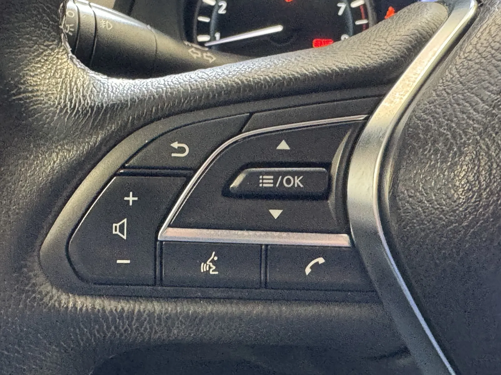 Infiniti Q50 photo 24