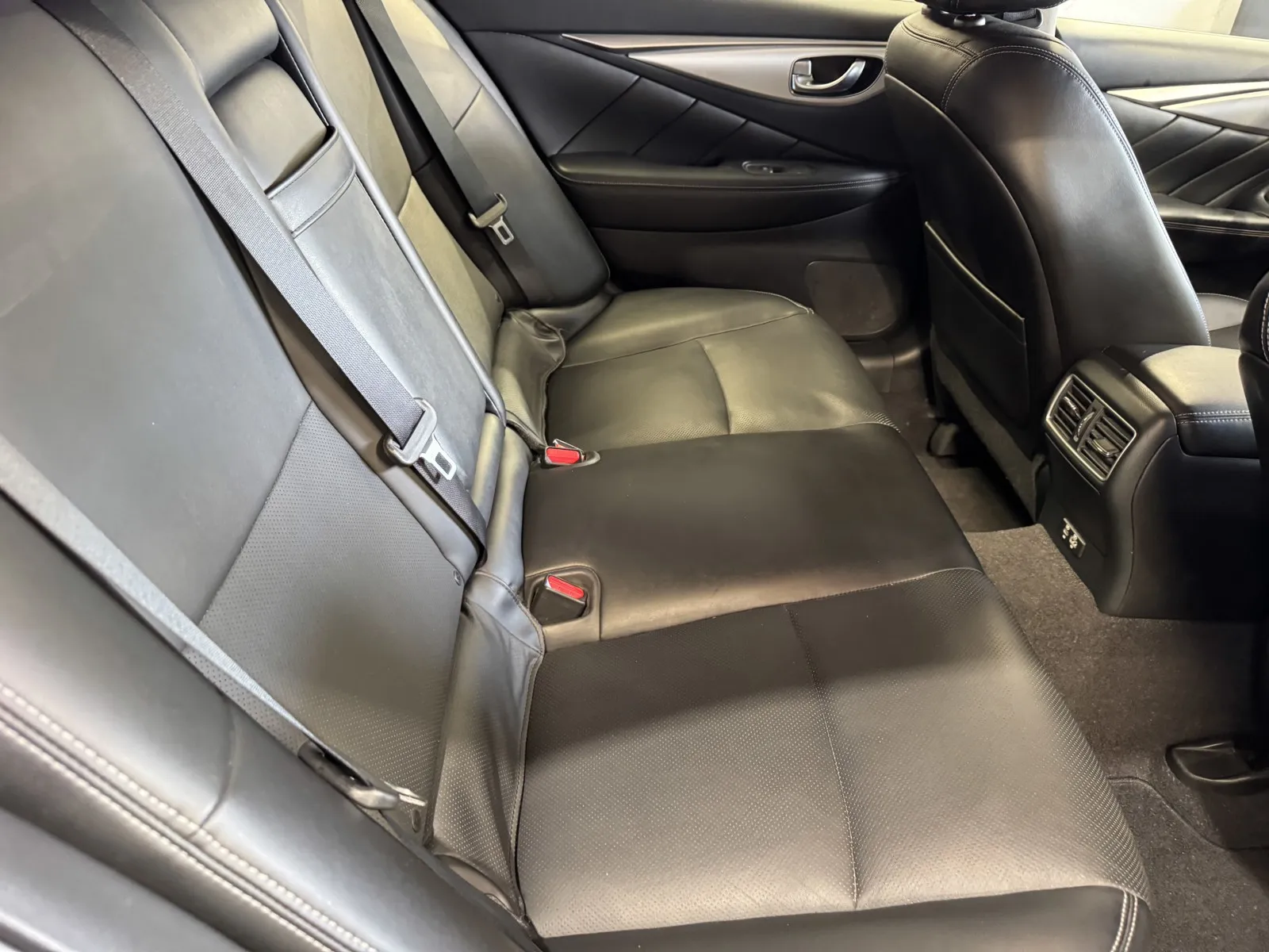 Infiniti Q50 photo 8