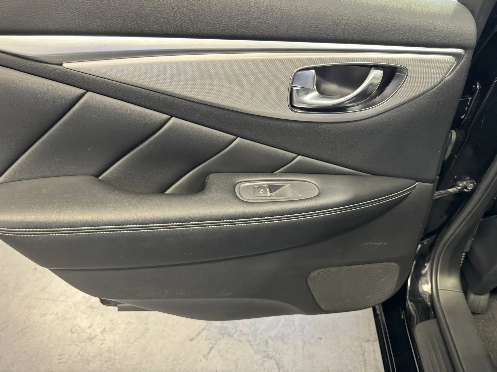 Infiniti Q50 photo 12