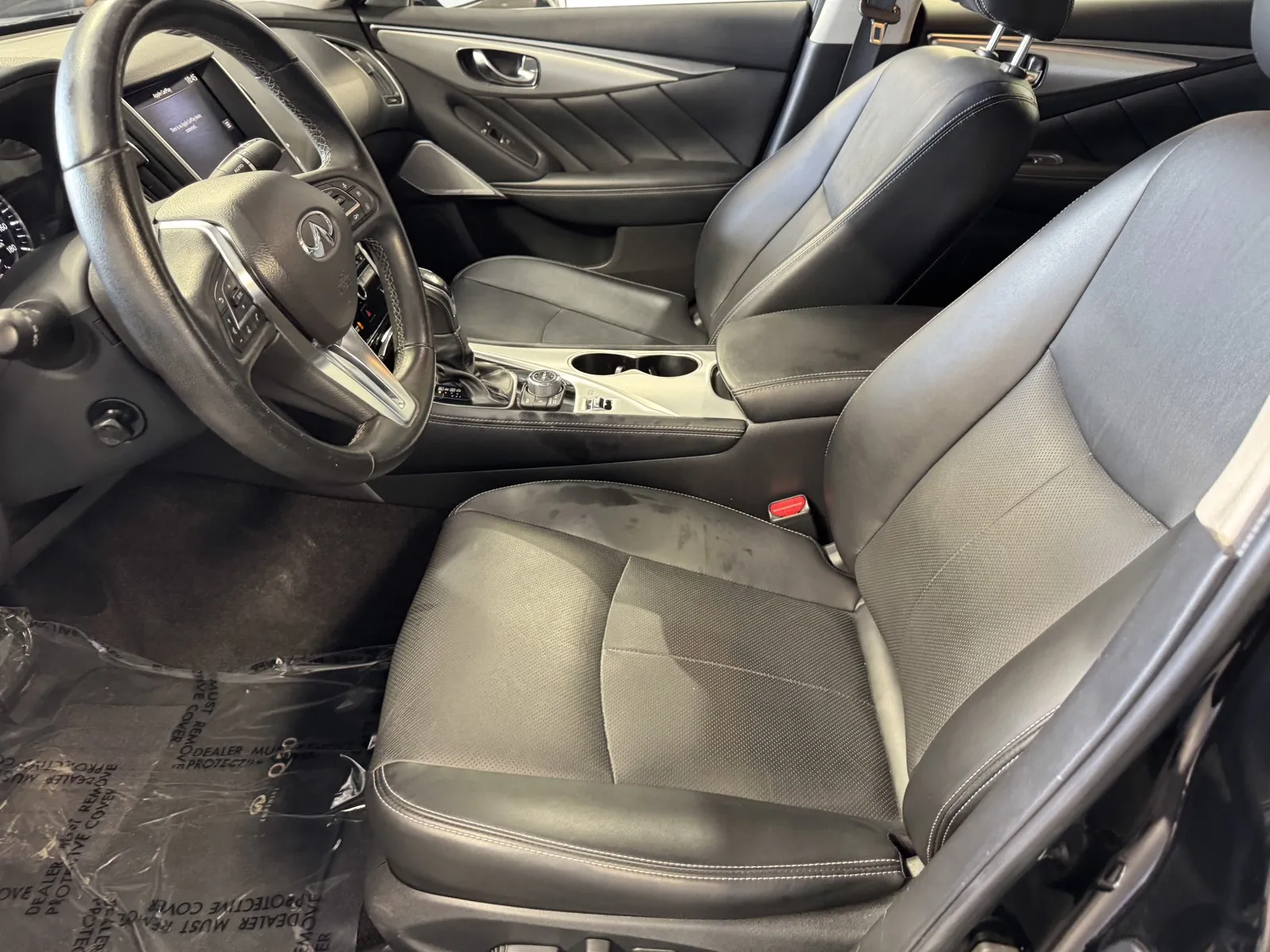 Infiniti Q50 photo 17