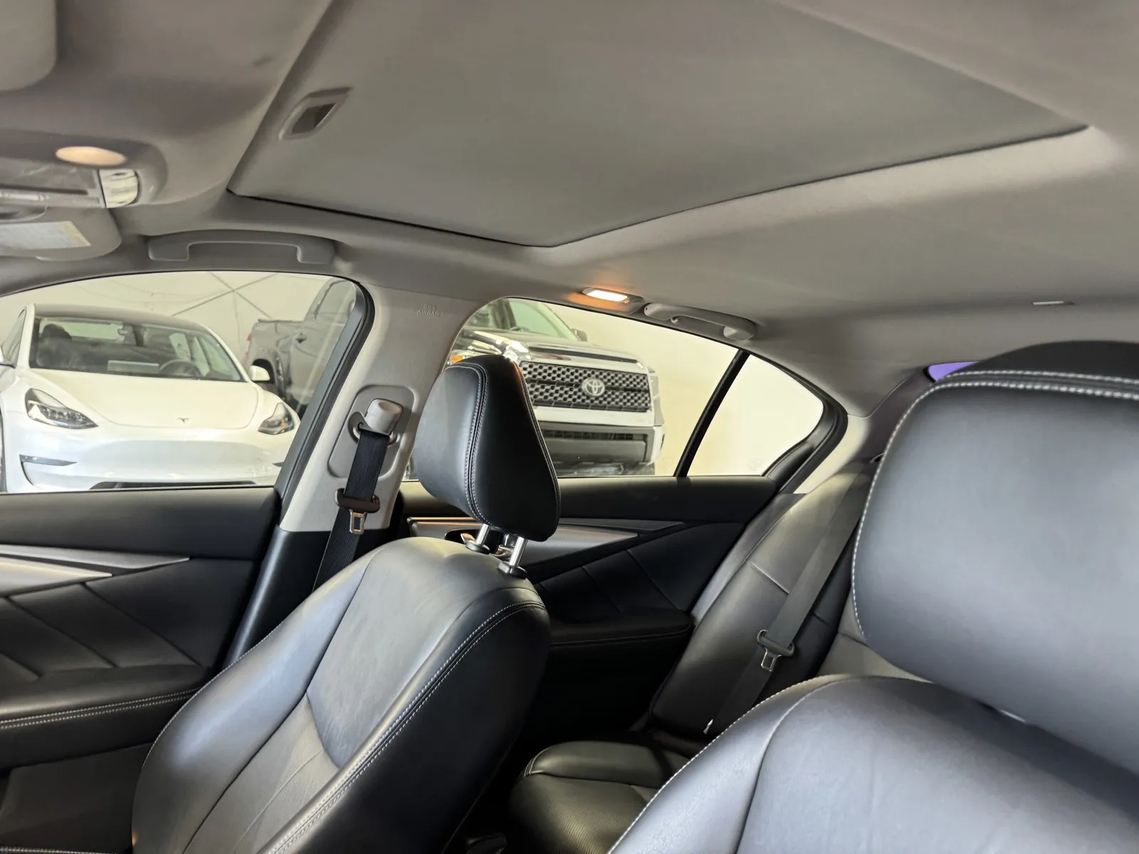 Infiniti Q50 photo 19
