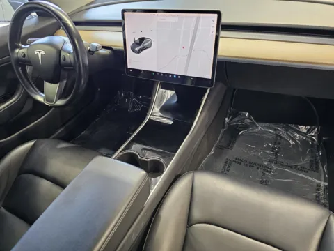 More photos of 2018 Tesla Model 3 at Premium Autos - Norco, CA