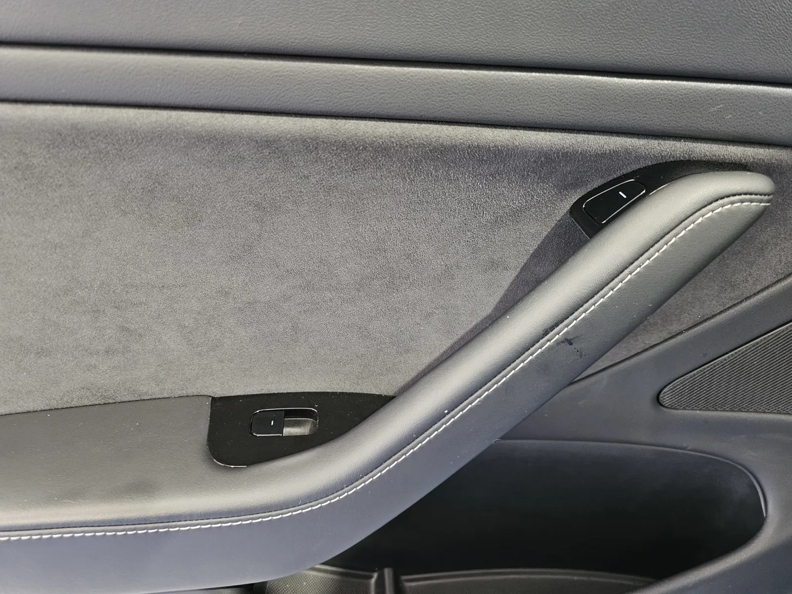 Tesla Model 3 photo 11
