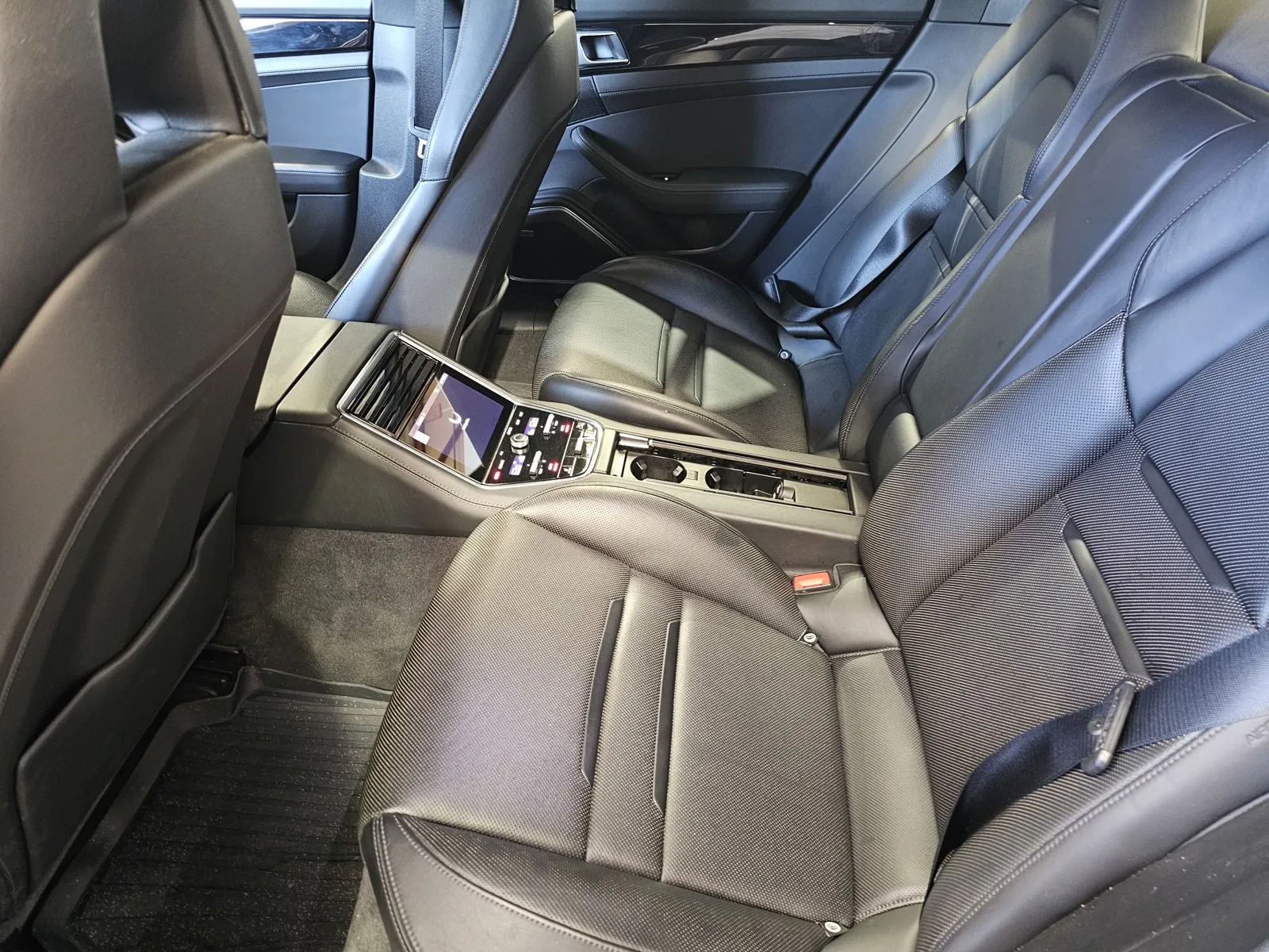 Porsche Panamera photo 12