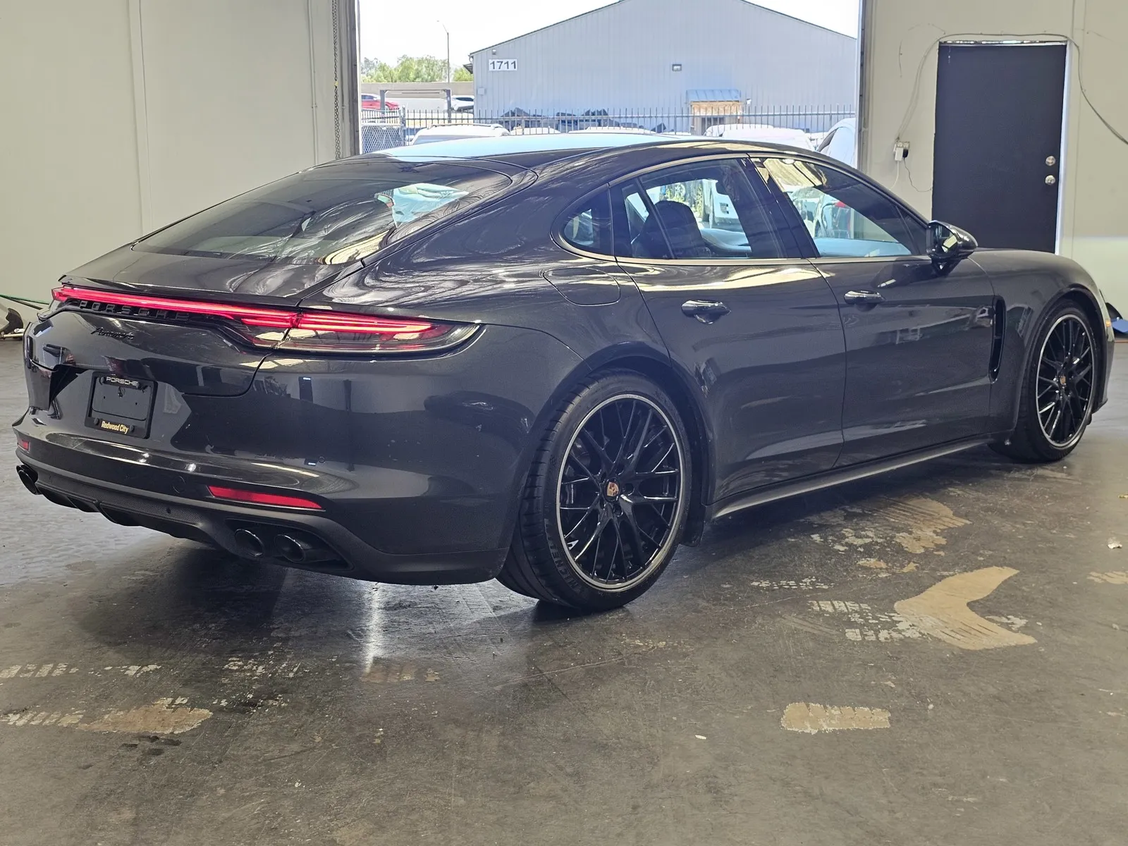 Porsche Panamera photo 4
