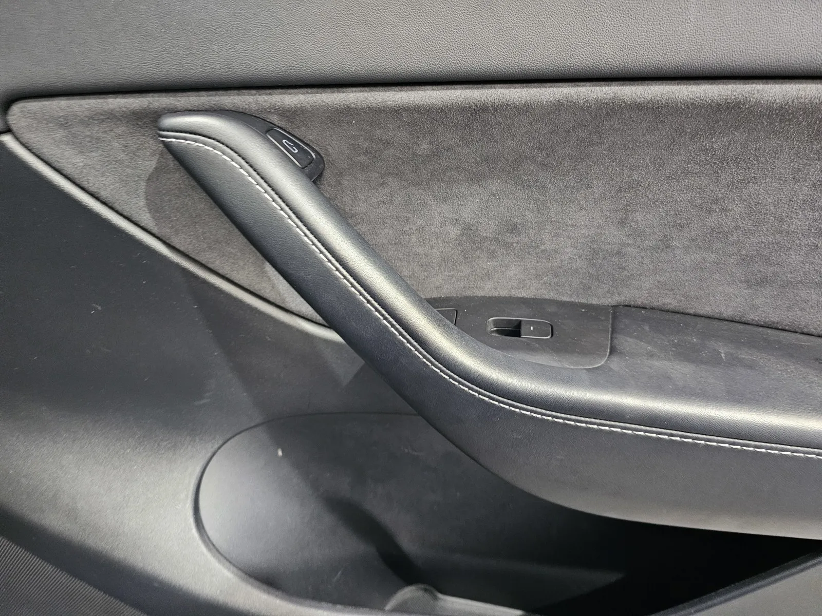 Tesla Model Y photo 6