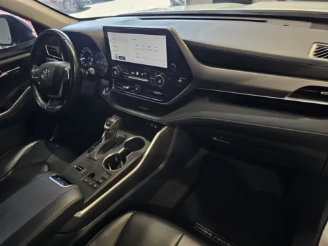 More photos of 2023 Toyota Highlander XLE at Premium Autos - Norco, CA