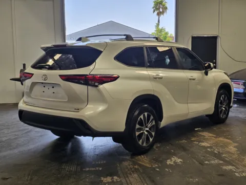 More photos of 2023 Toyota Highlander XLE at Premium Autos - Norco, CA