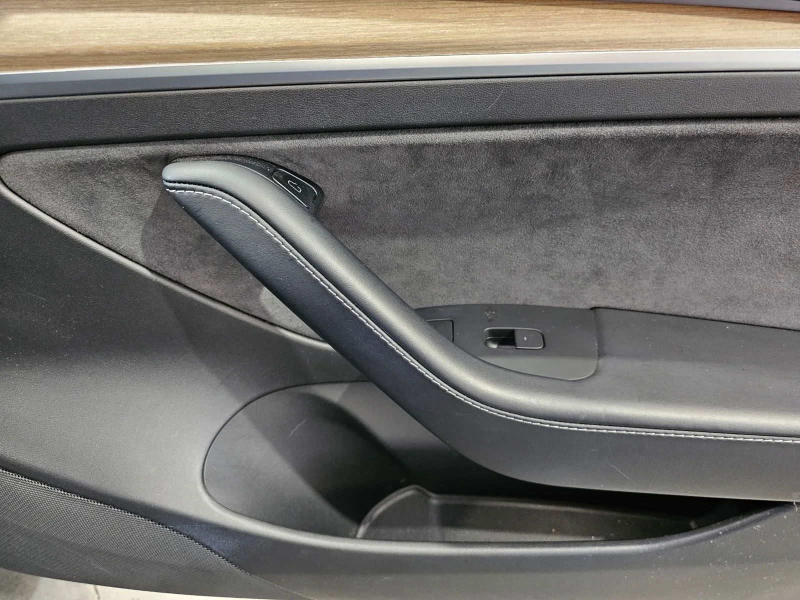 Tesla Model 3 photo 6