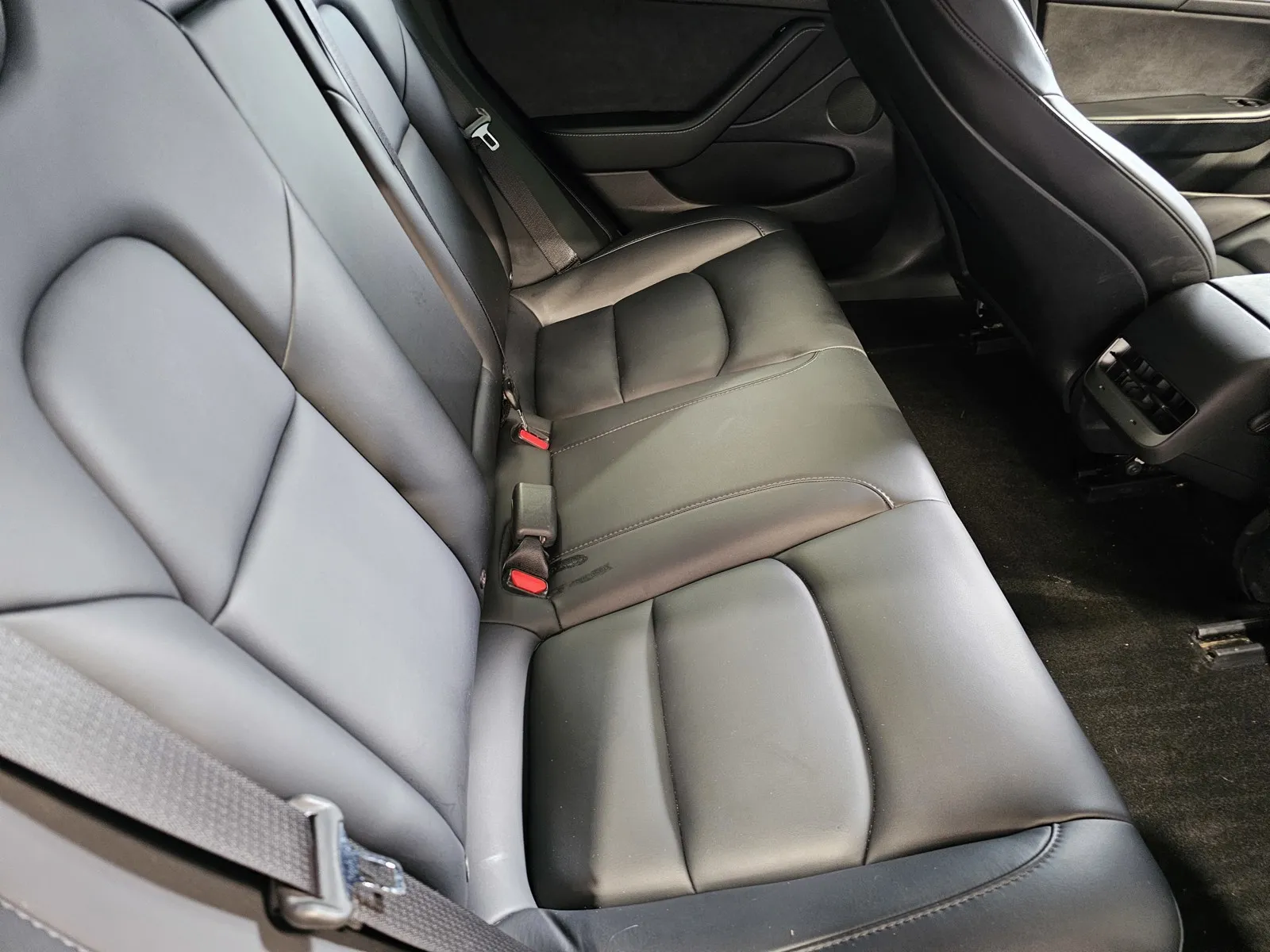 Tesla Model 3 photo 9