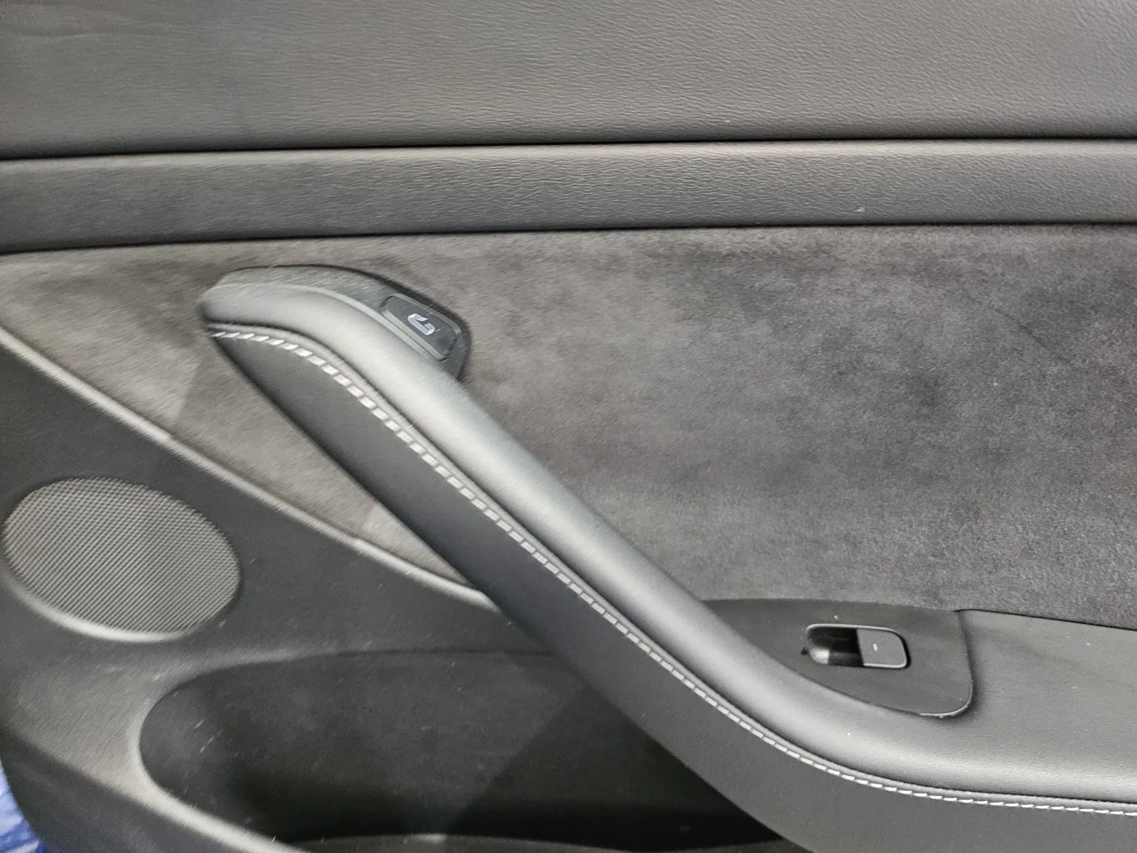Tesla Model 3 photo 8