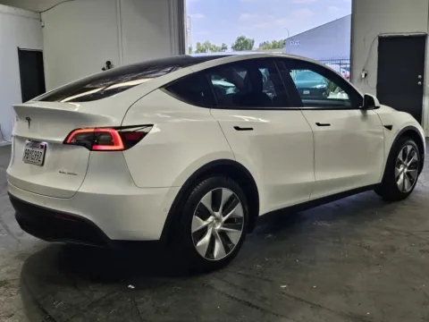 More photos of 2022 Tesla Model Y Long Range at Premium Autos - Norco, CA