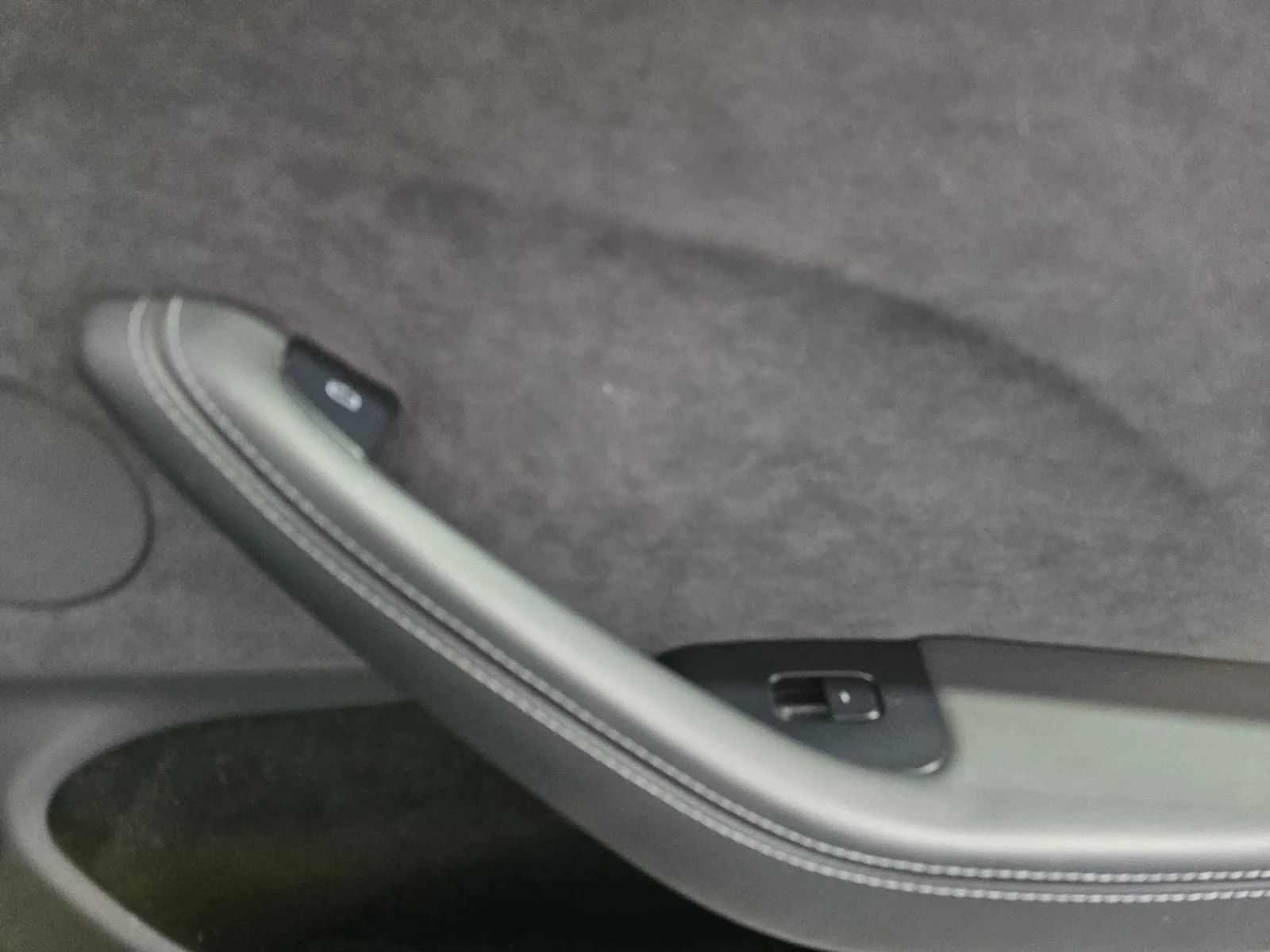 Tesla Model 3 photo 8