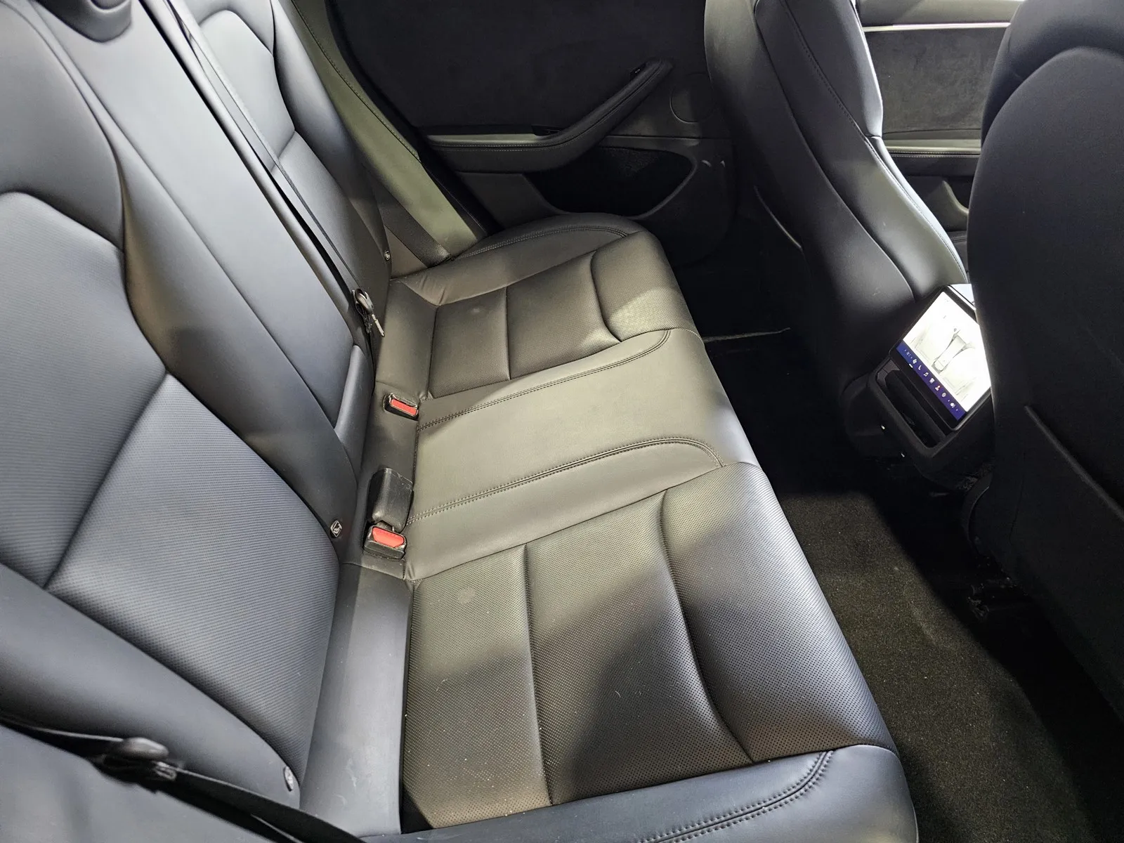 Tesla Model 3 photo 9