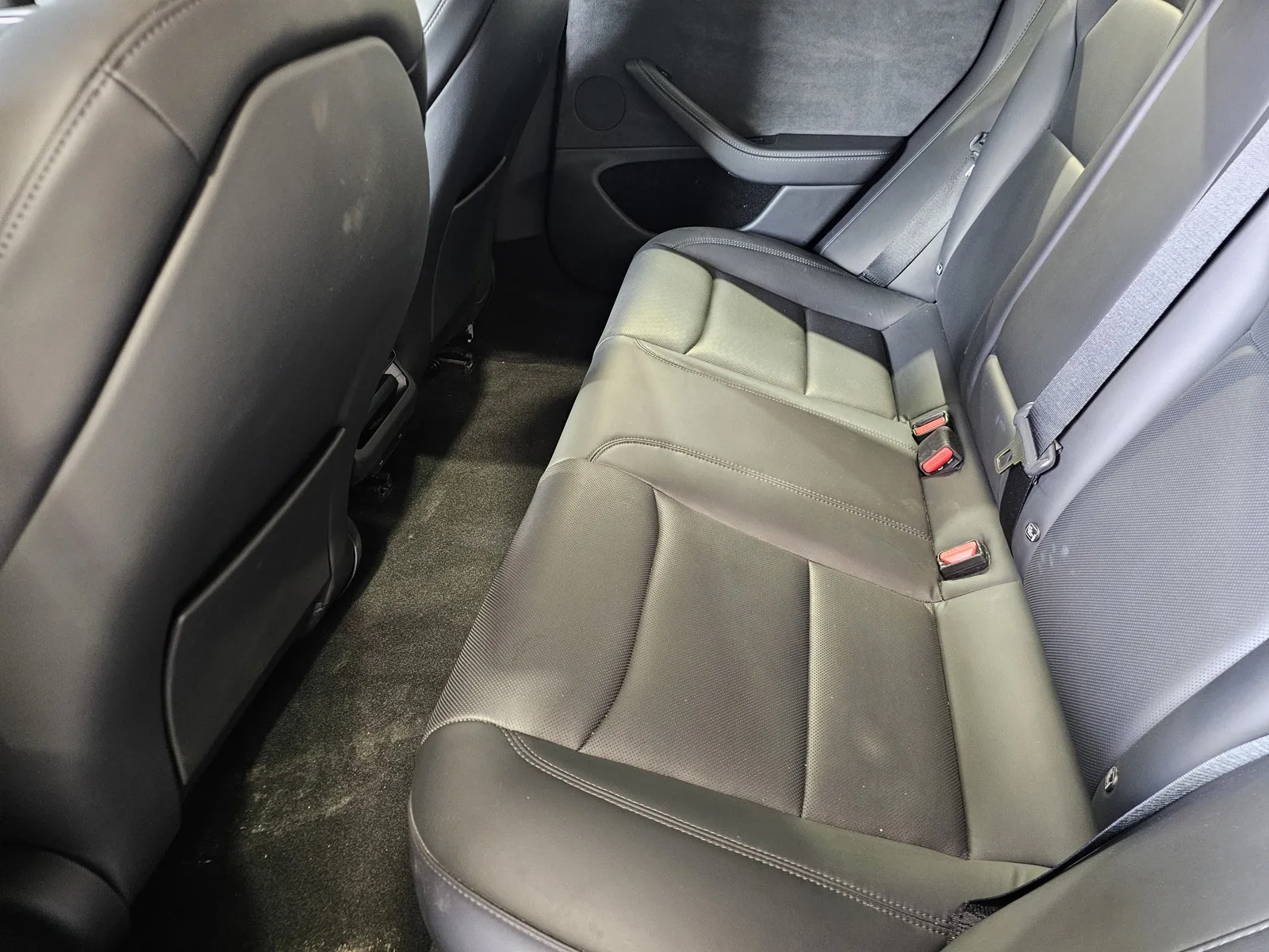 Tesla Model 3 photo 12