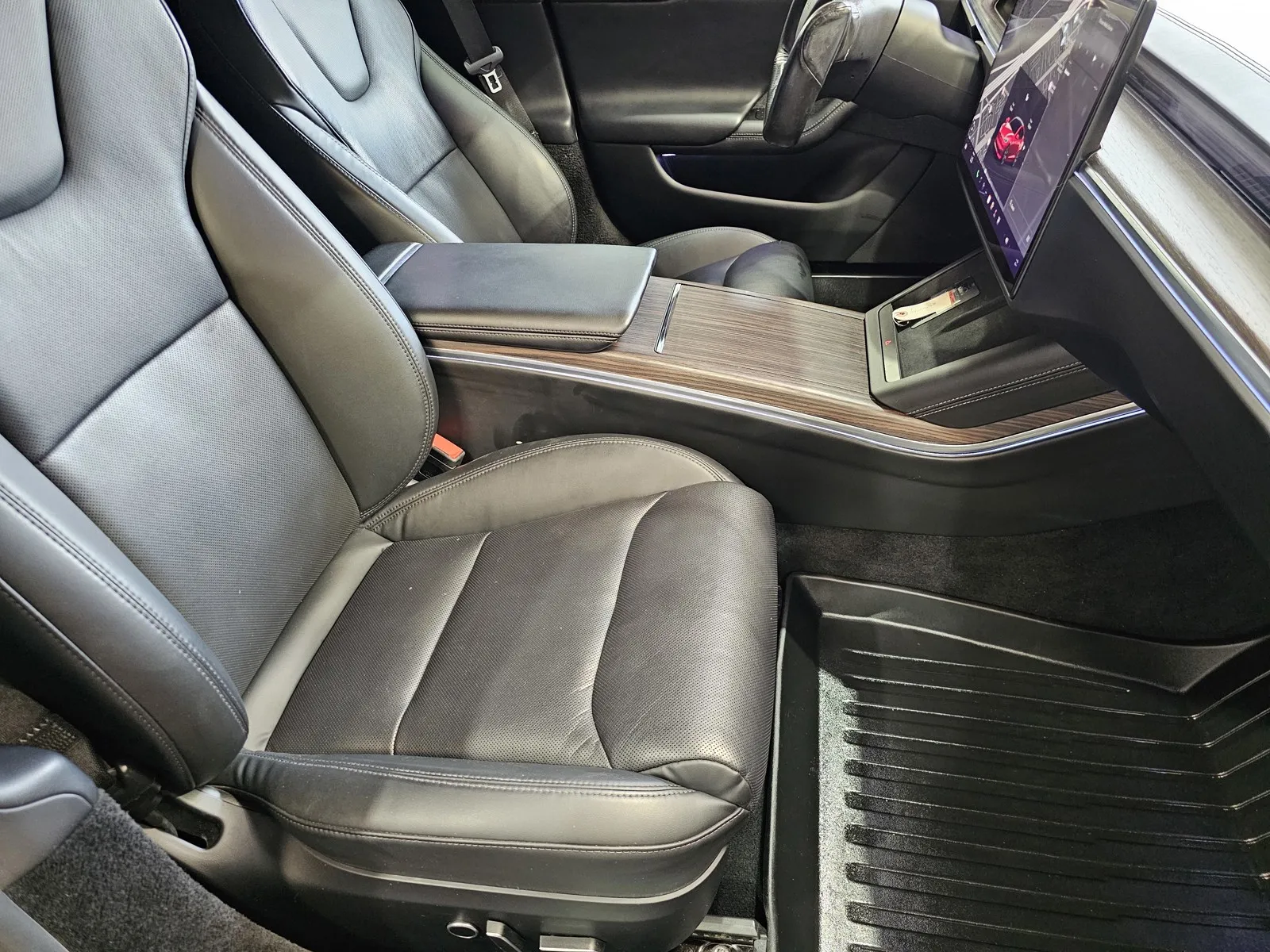 Tesla Model S photo 7