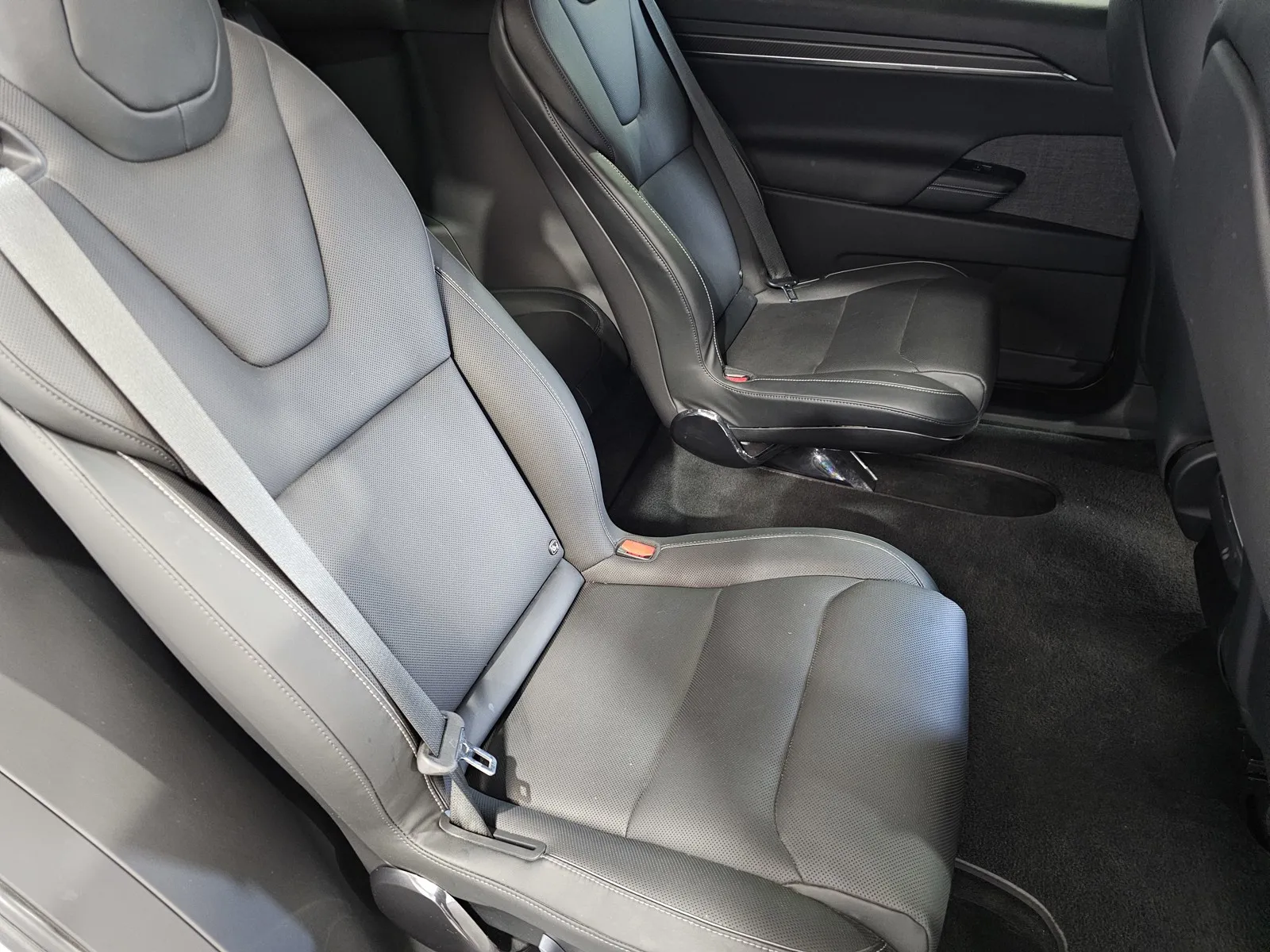Tesla Model X photo 8