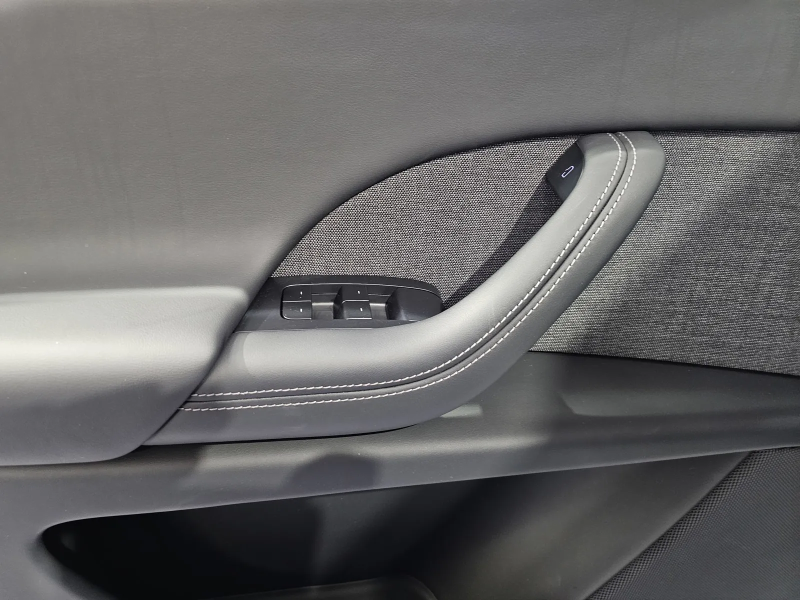 Tesla Model X photo 12