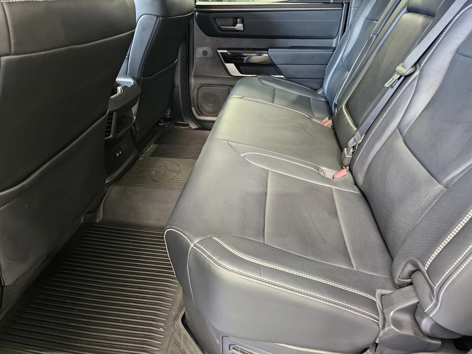 Toyota Tundra photo 12