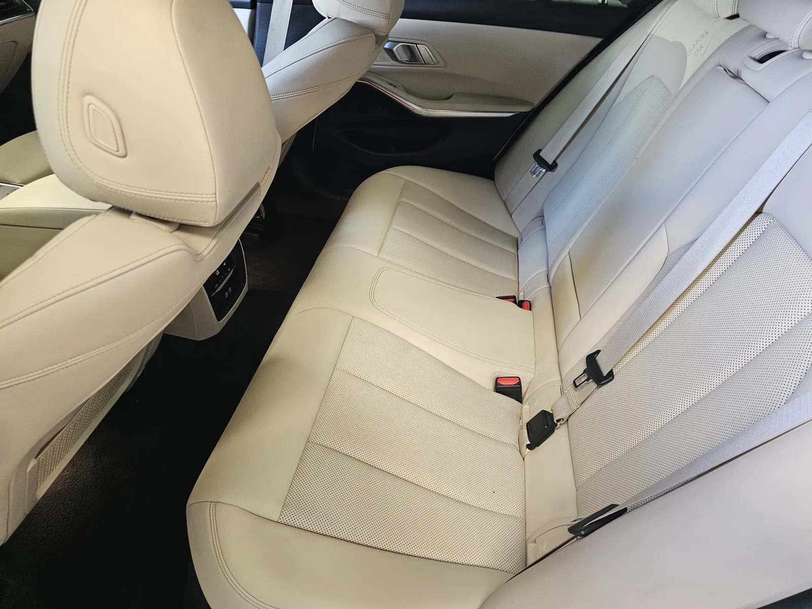 BMW 3 Series photo 12