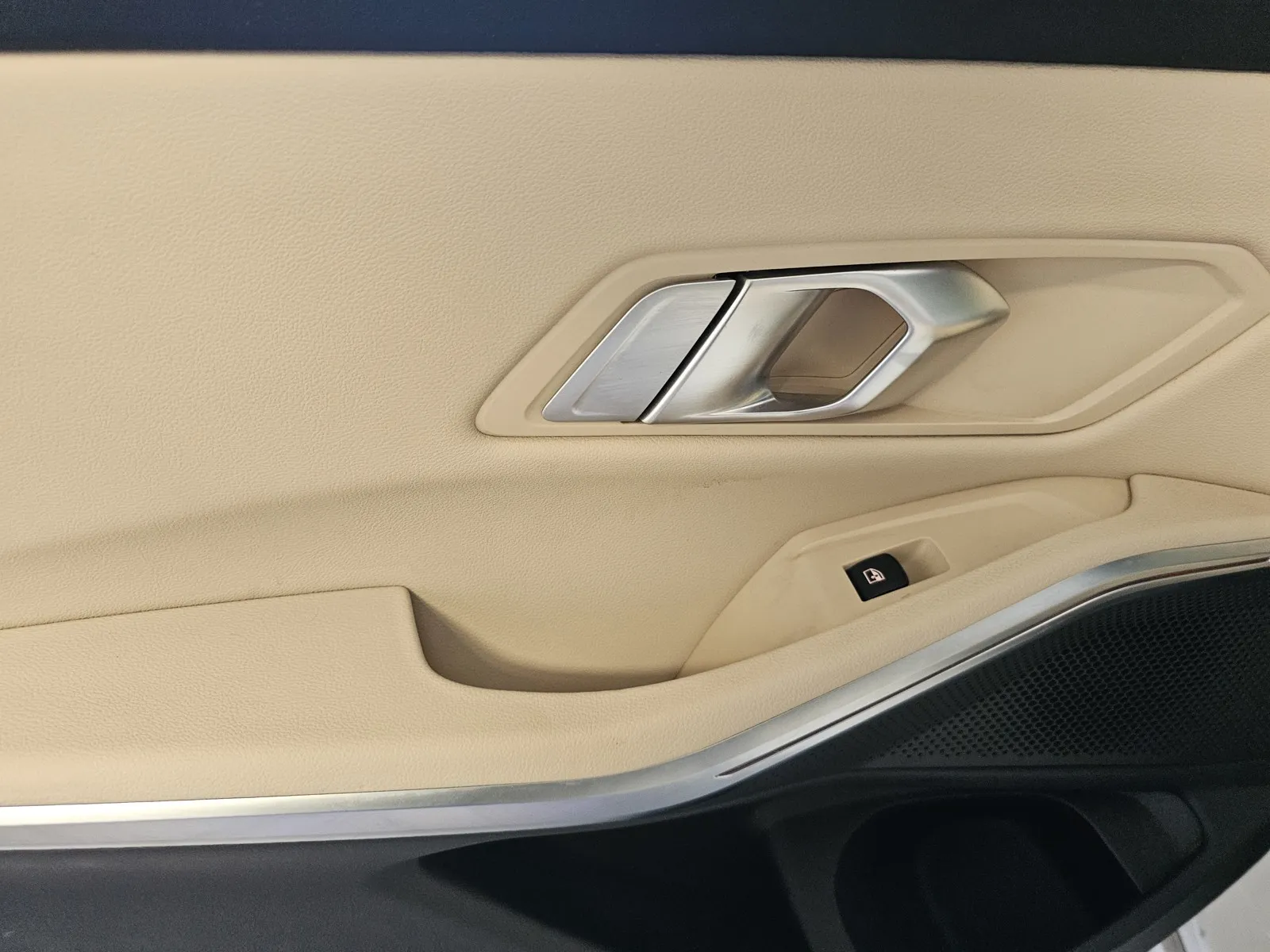BMW 3 Series photo 11