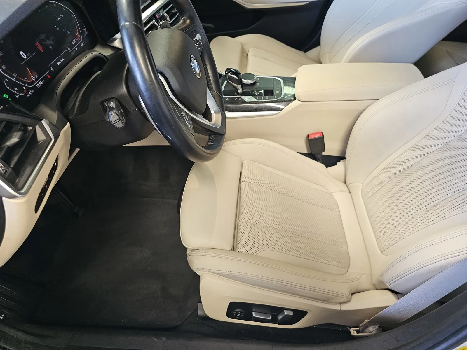 BMW 3 Series photo 14