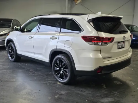 Photos of 2019 Toyota Highlander se for sale in Norco, CA at Premium Autos - Norco