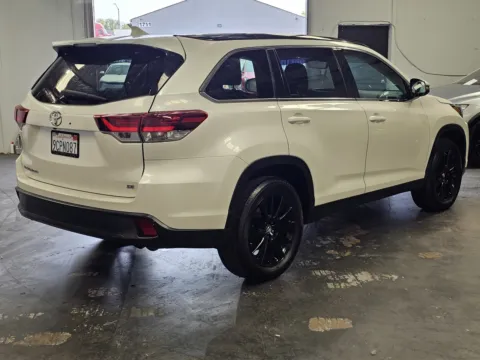 More photos of 2019 Toyota Highlander se at Premium Autos - Norco, CA
