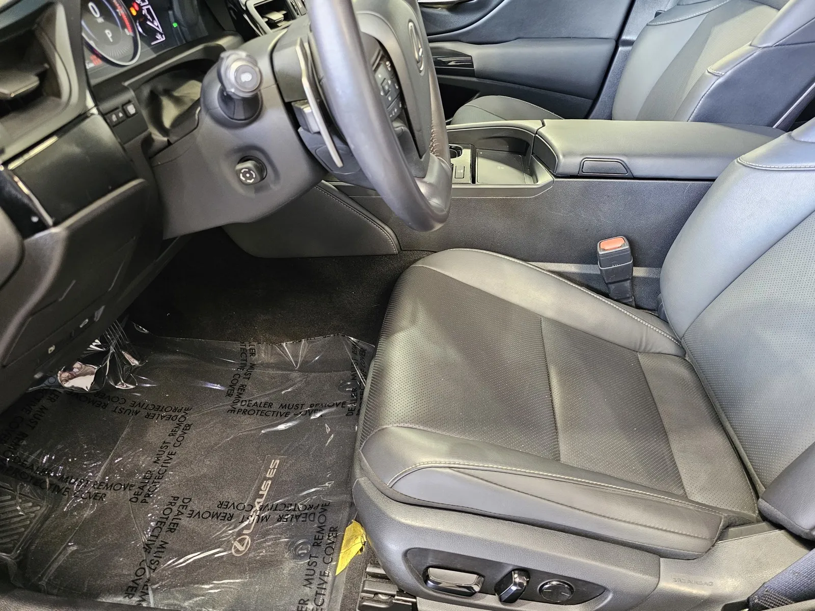 Lexus ES photo 14