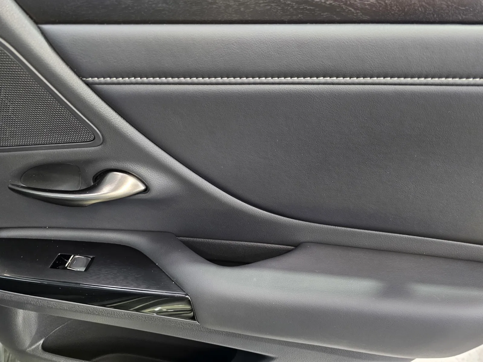 Lexus ES photo 8