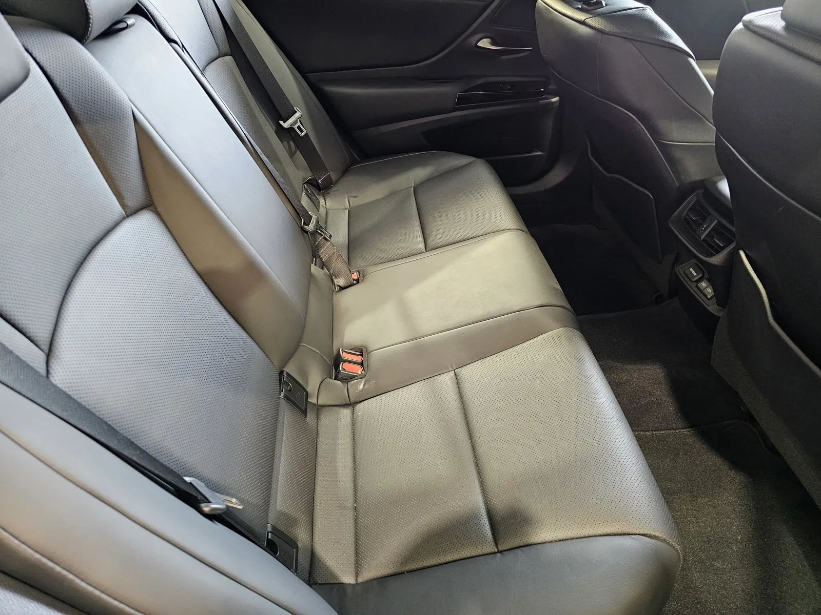 Lexus ES photo 9