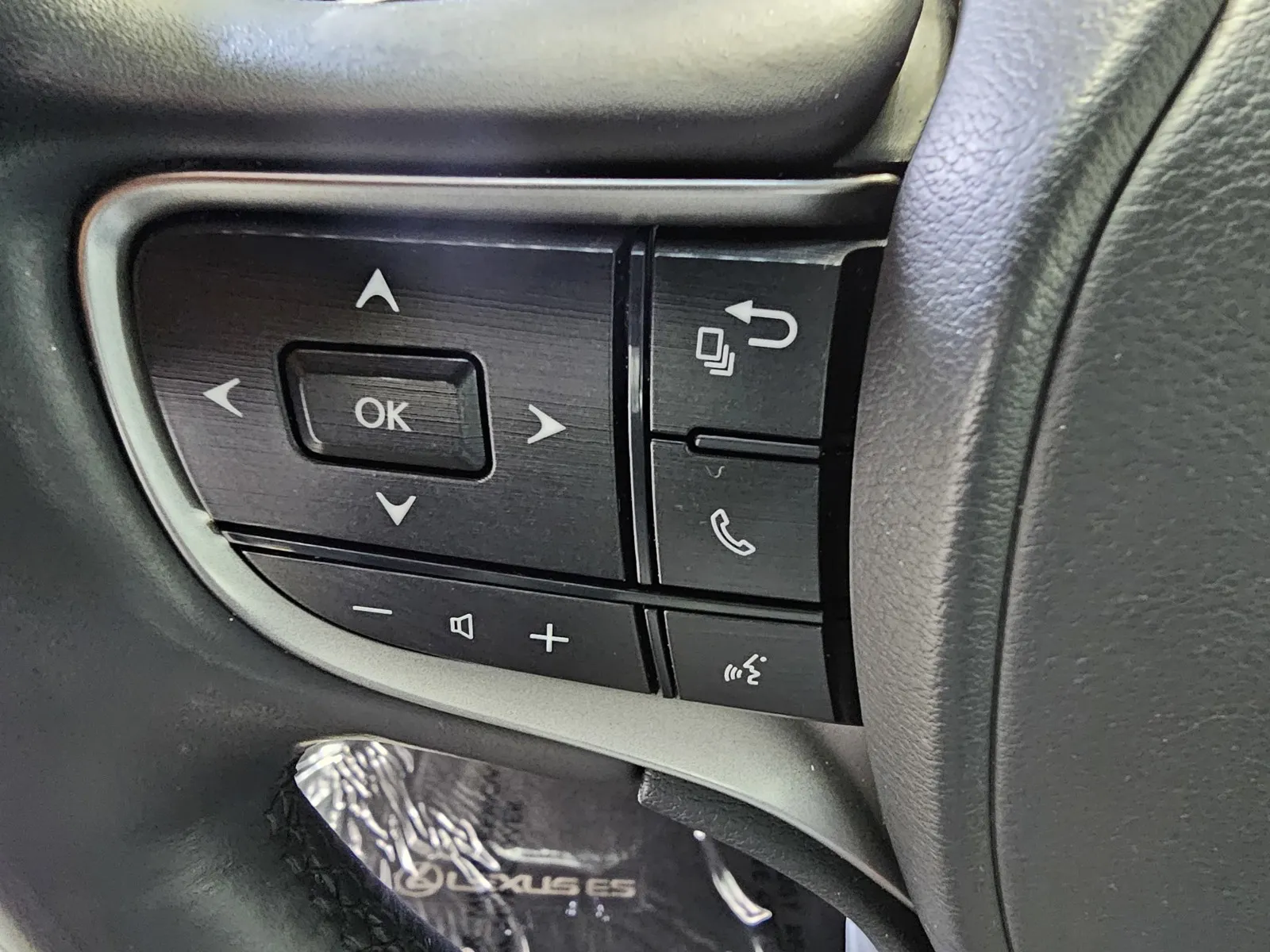 Lexus ES photo 15