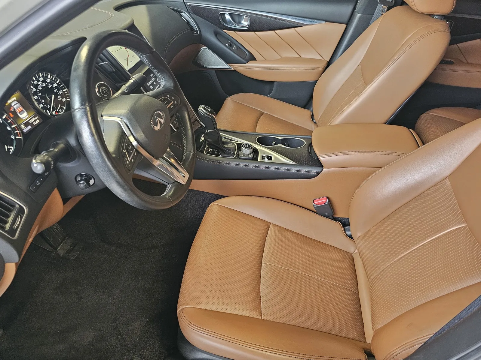 Infiniti Q50 photo 13