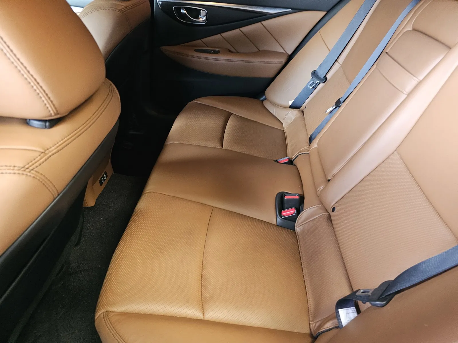 Infiniti Q50 photo 11