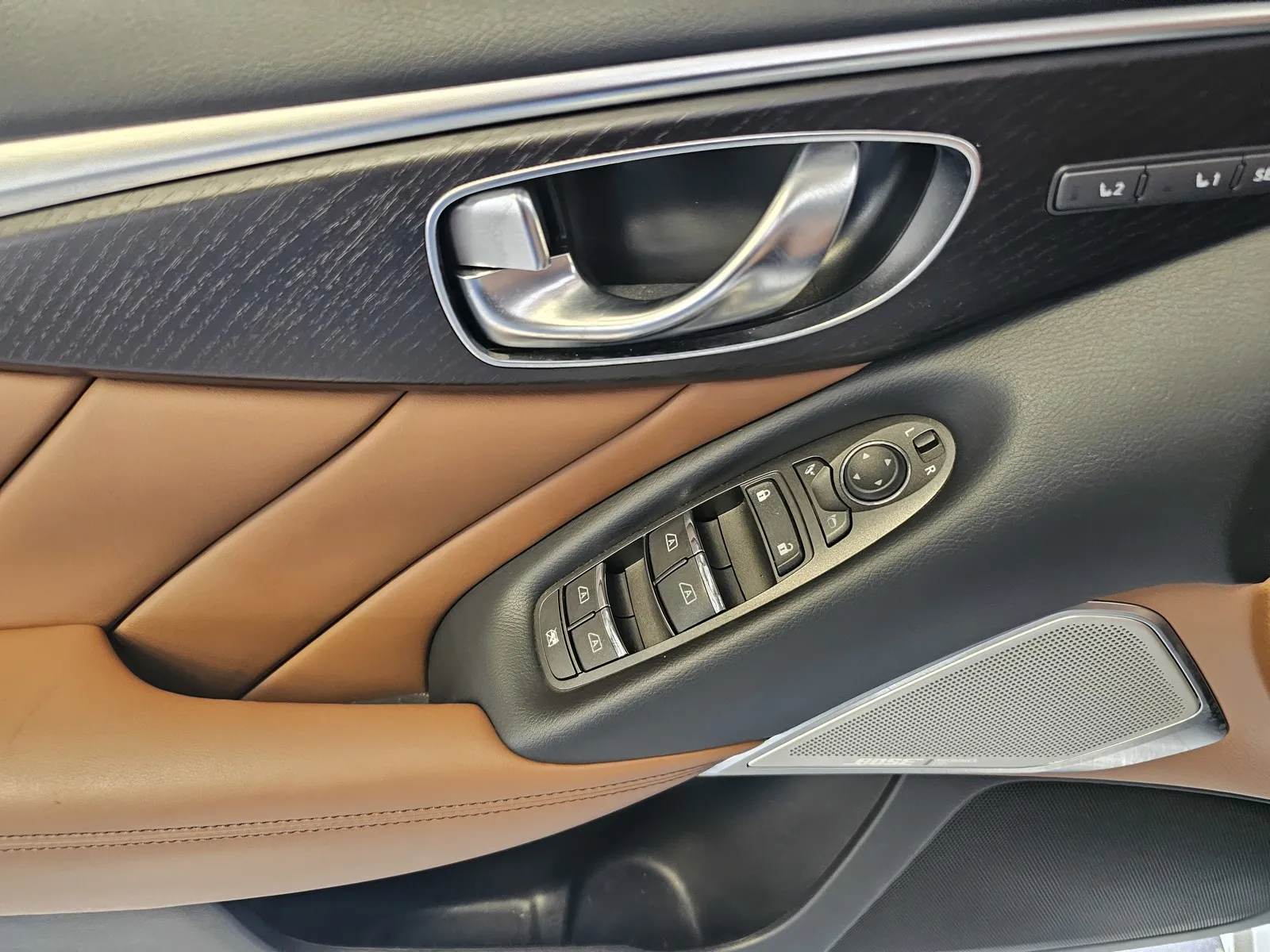 Infiniti Q50 photo 12