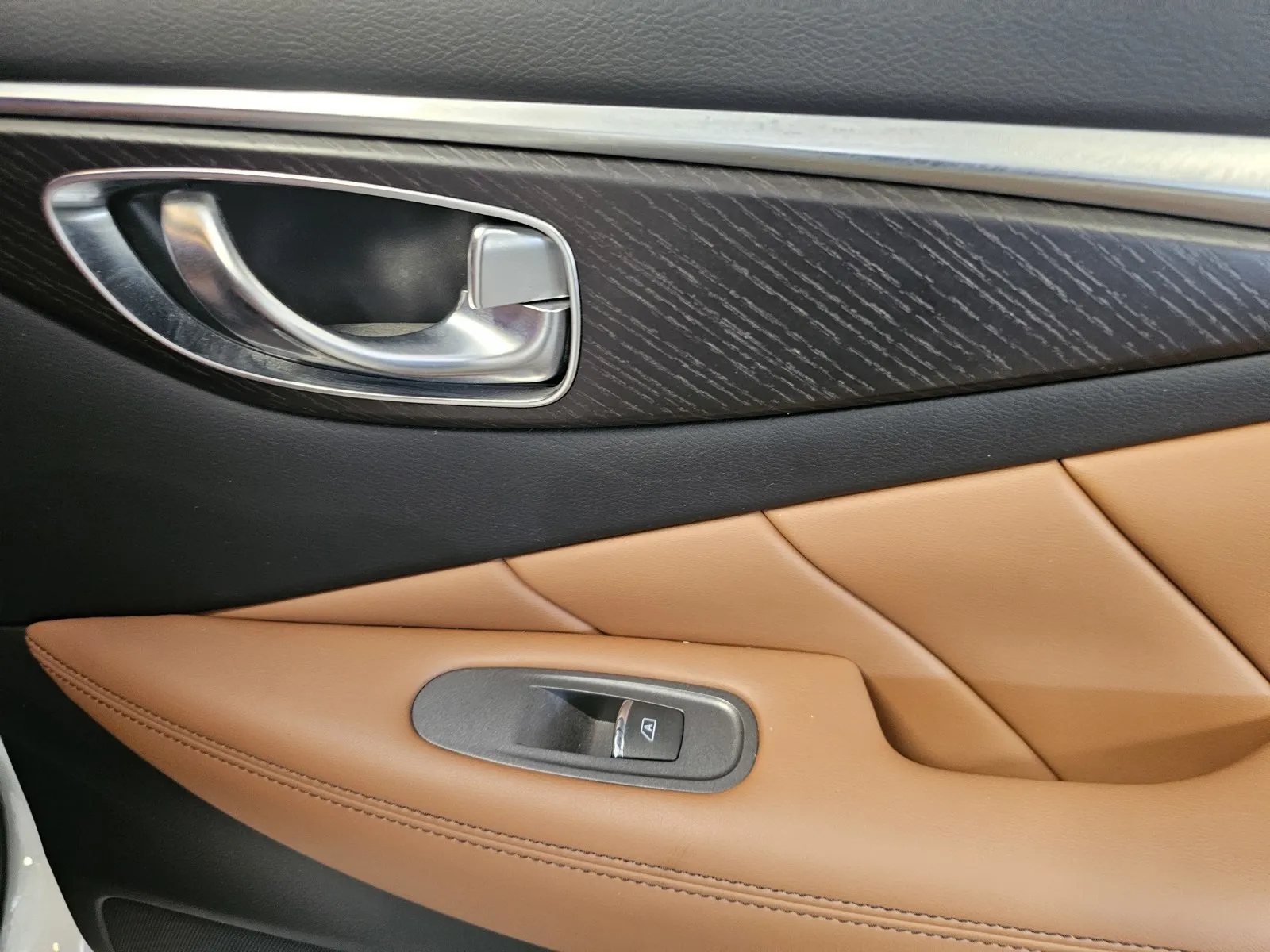 Infiniti Q50 photo 8