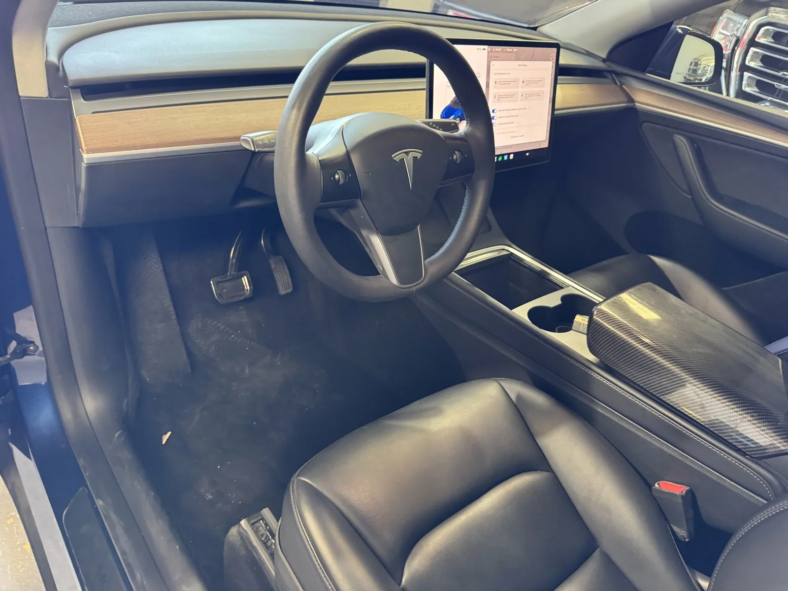 Tesla Model Y photo 11