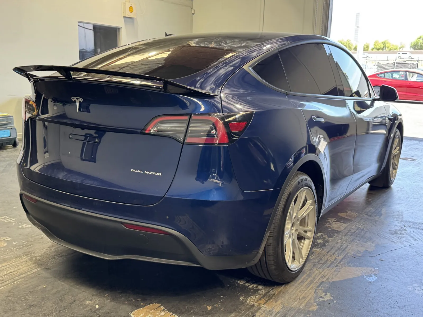 Tesla Model Y photo 6