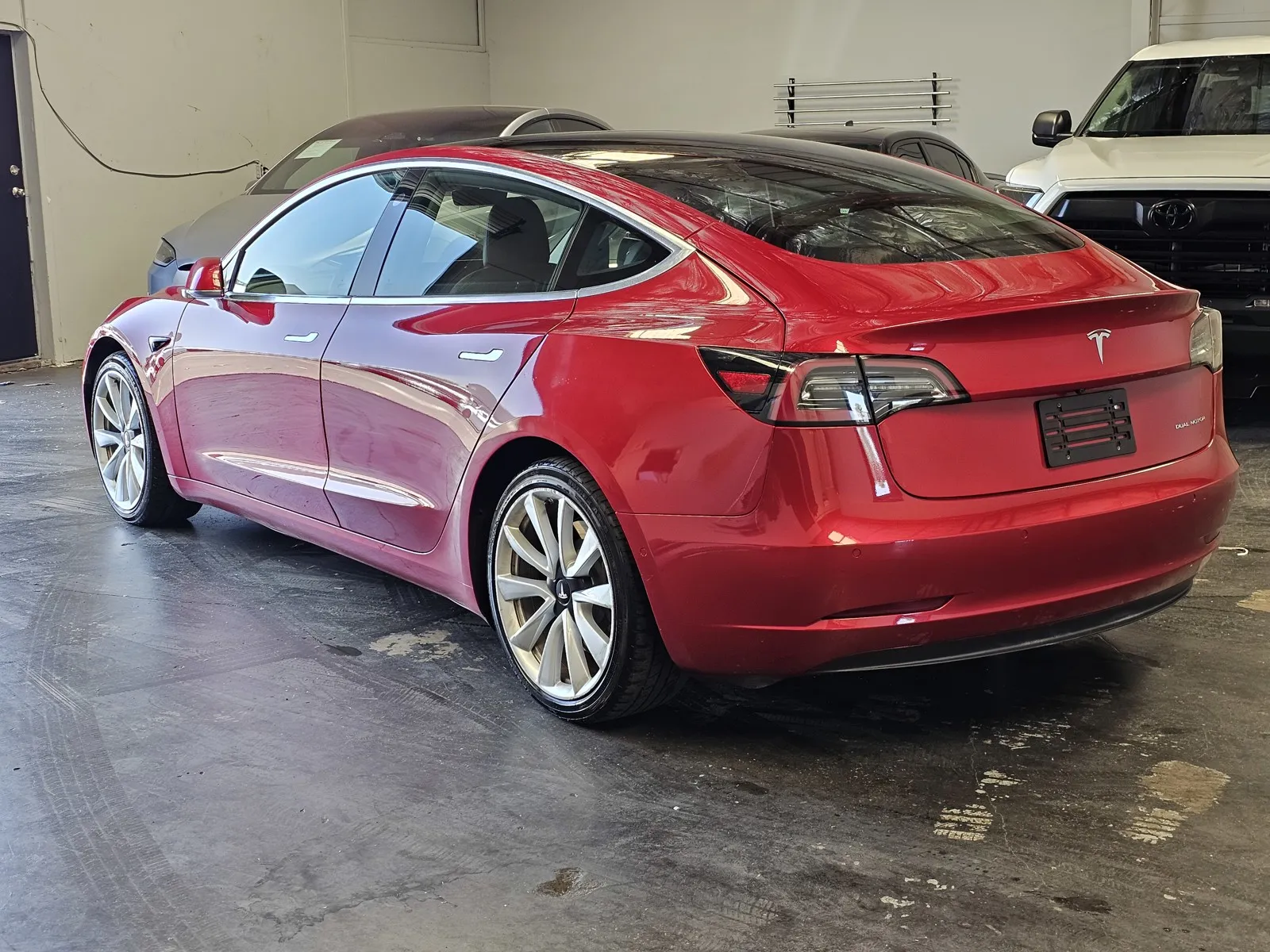 Tesla Model 3 photo 2