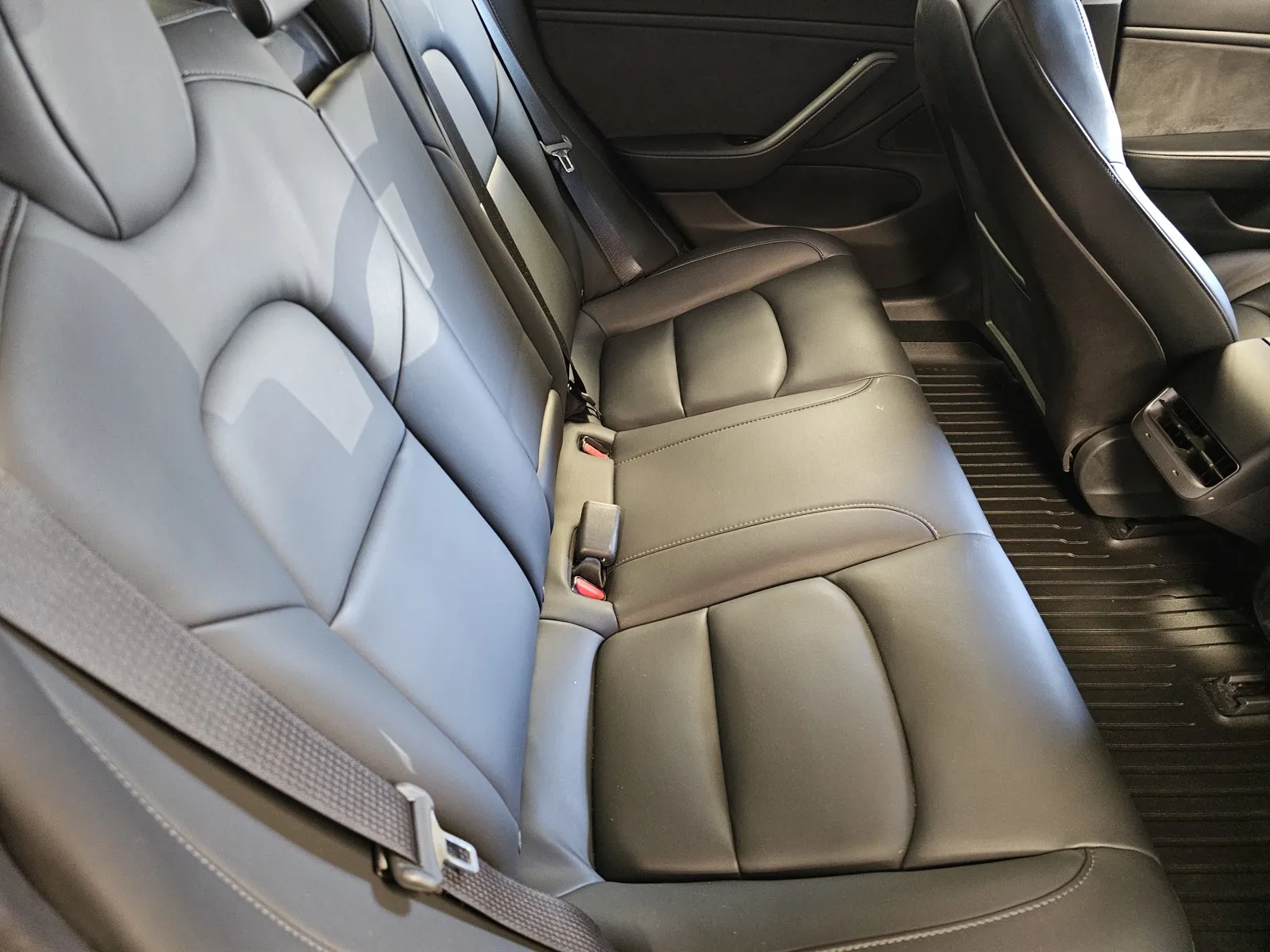 Tesla Model 3 photo 9