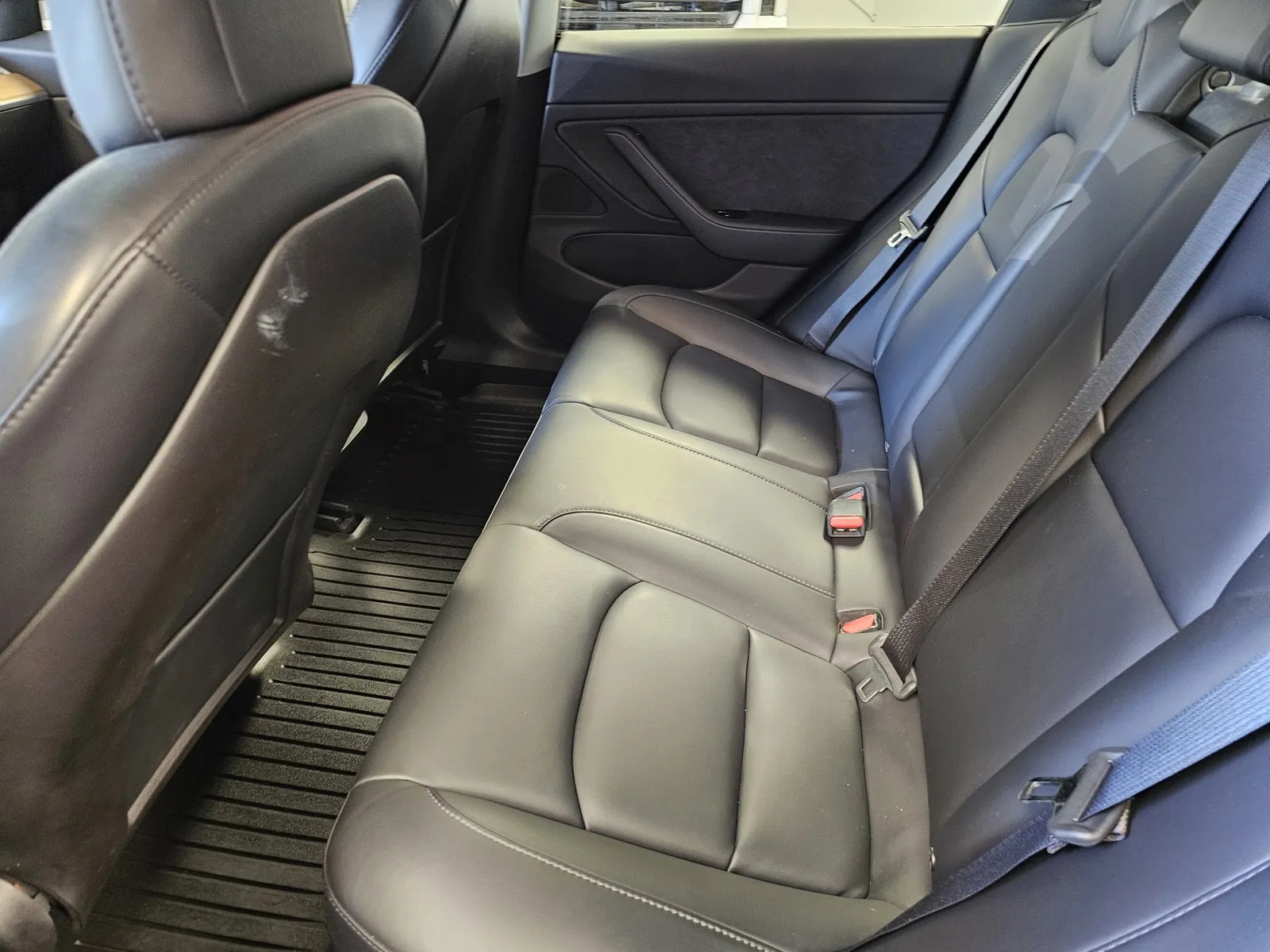 Tesla Model 3 photo 12