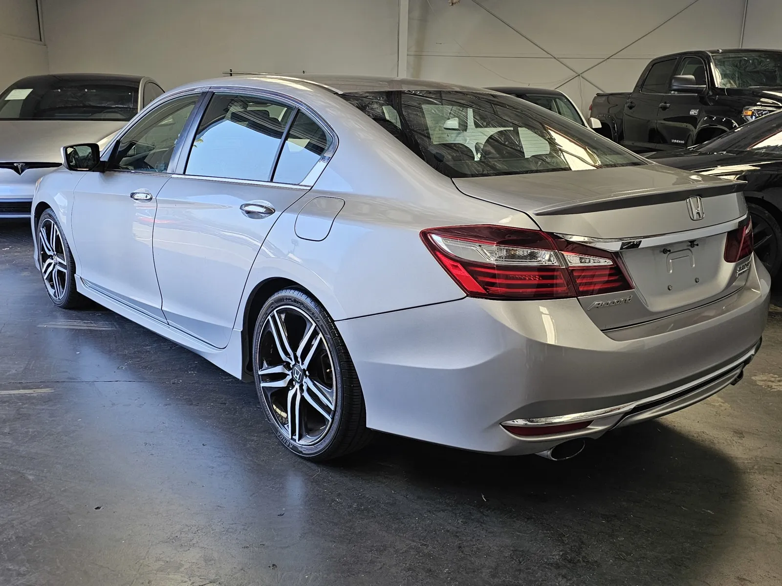 Honda Accord photo 2