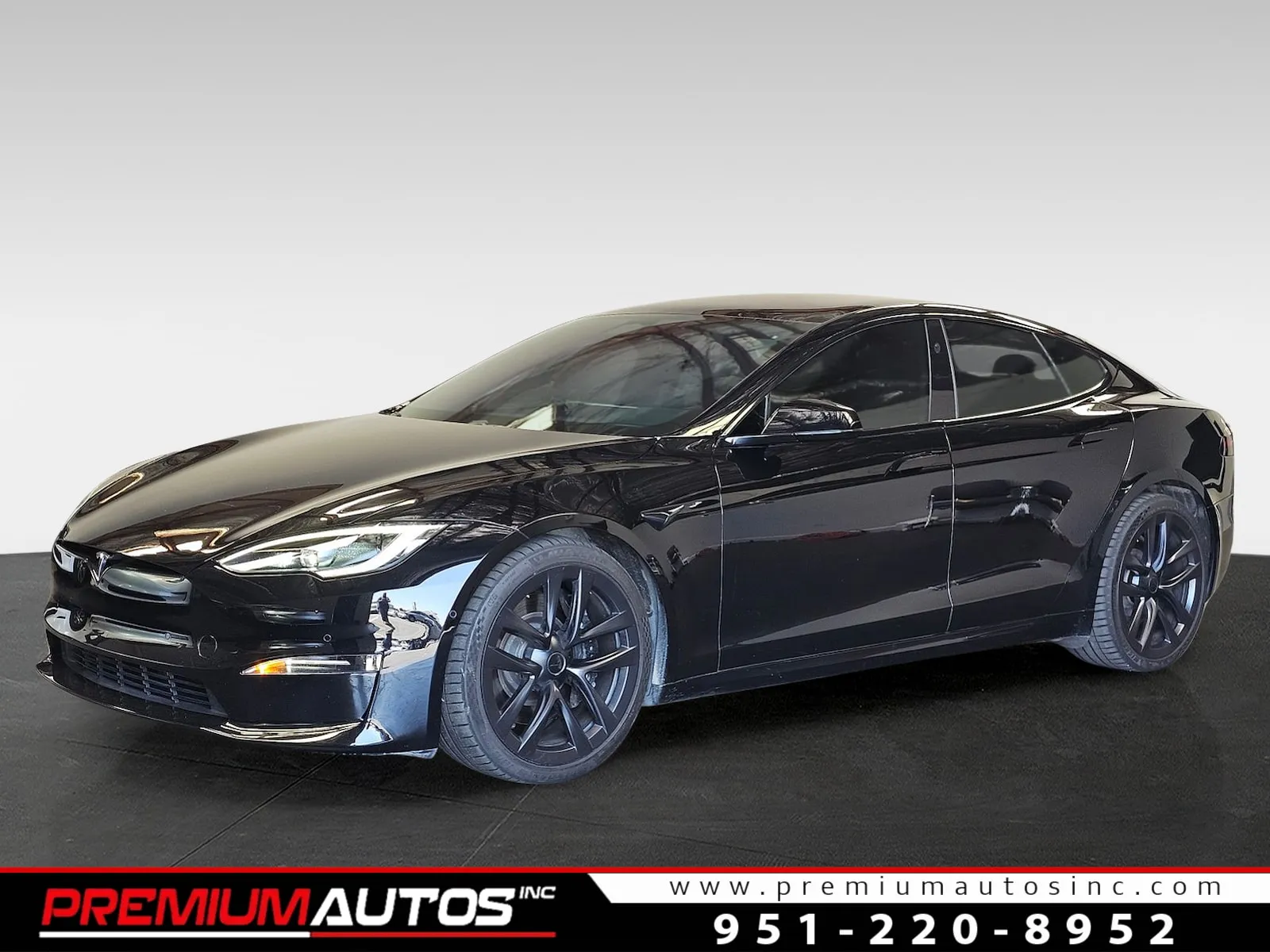 2022 Tesla Model S Plaid's photo