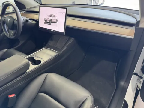 More photos of 2025 Tesla Model Y Long Range at Premium Autos - Norco, CA