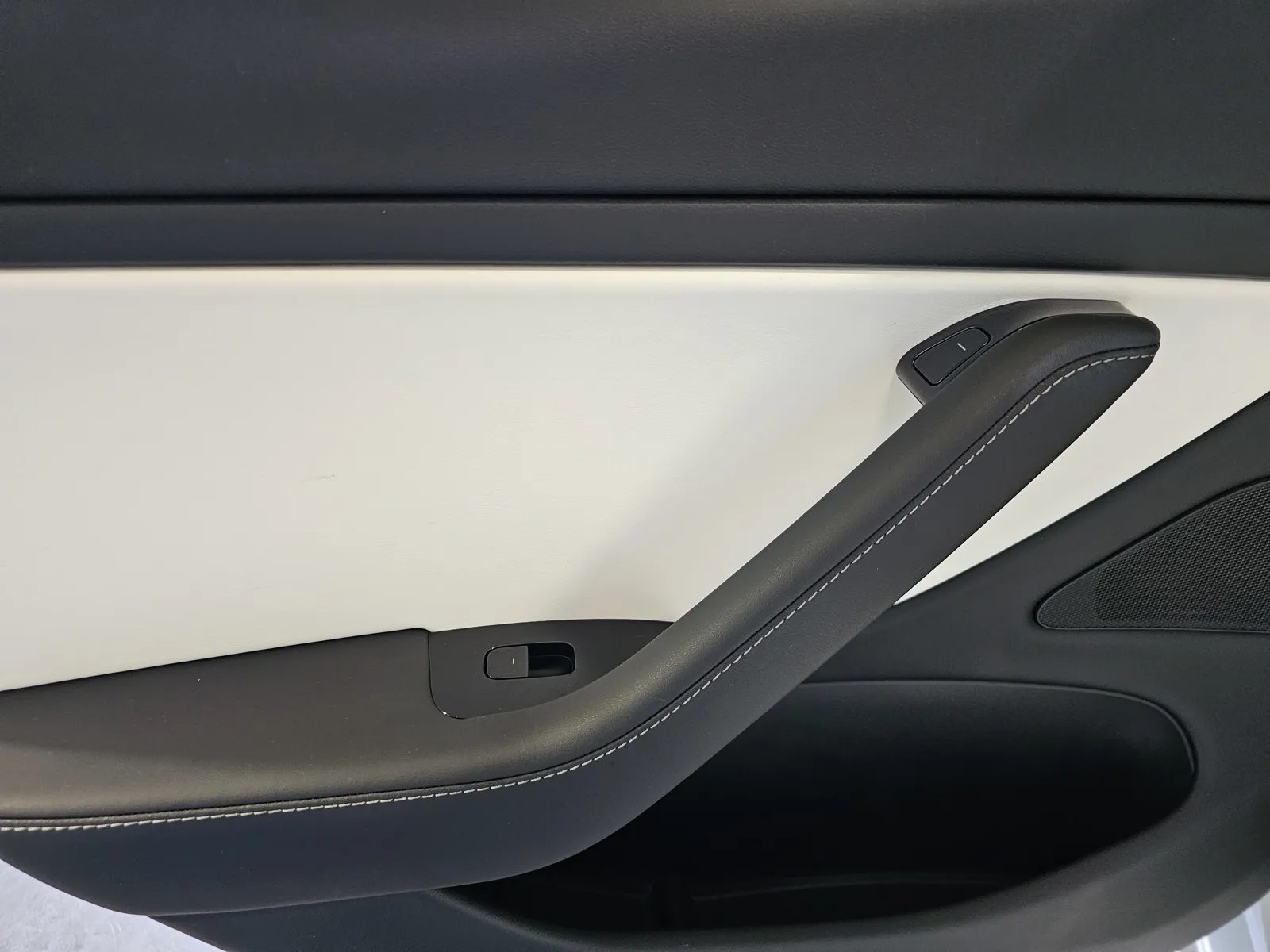 Tesla Model 3 photo 11