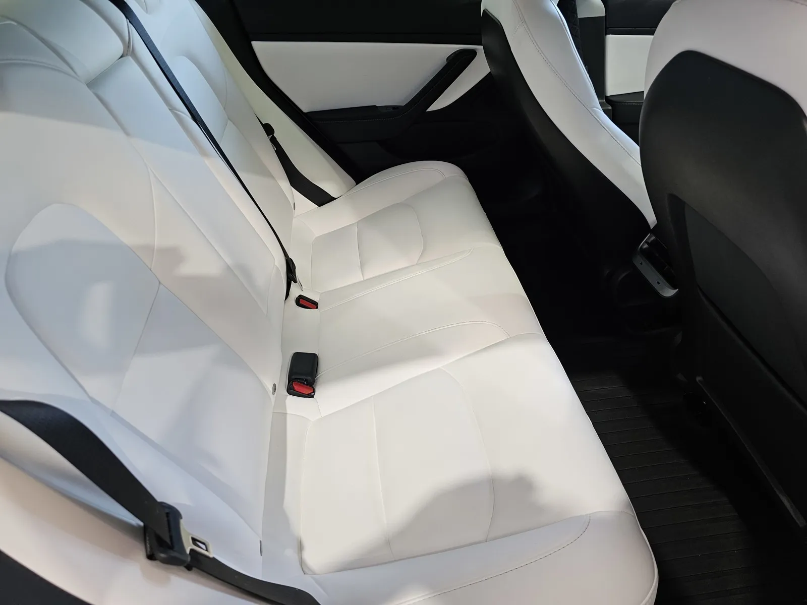 Tesla Model 3 photo 9