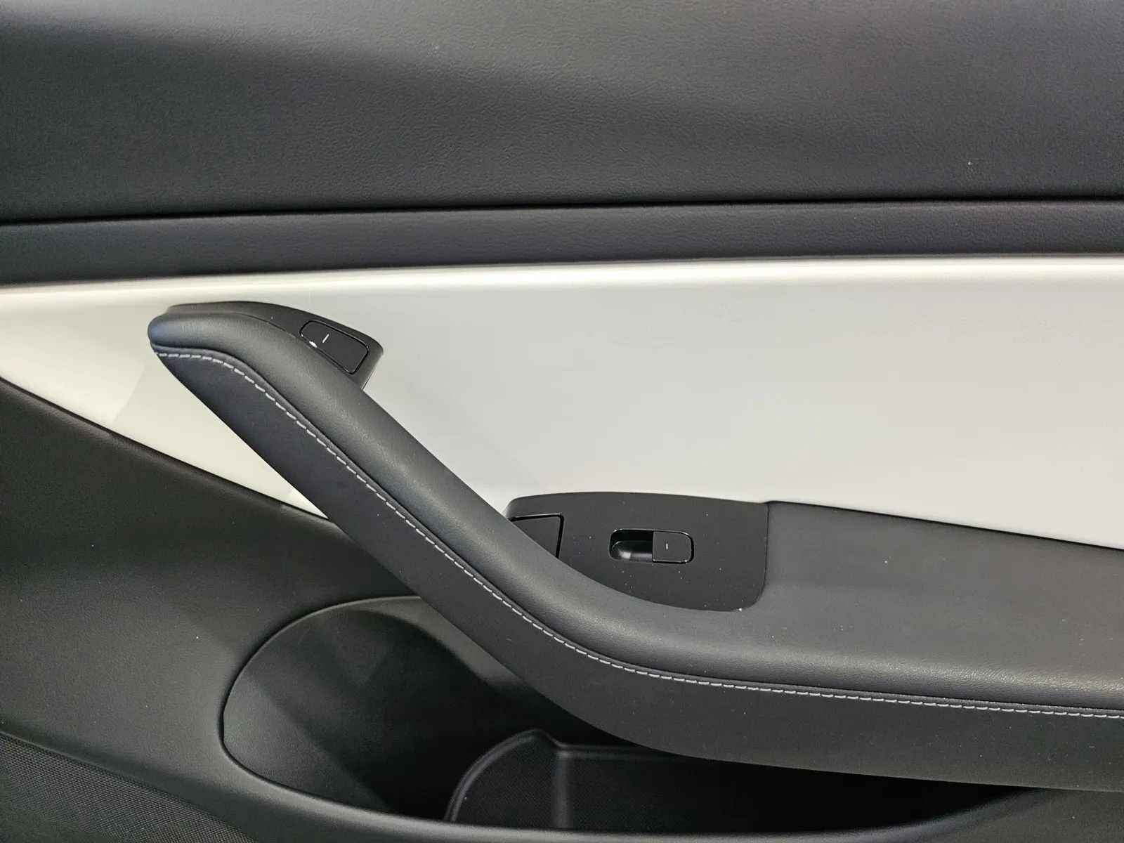 Tesla Model 3 photo 6
