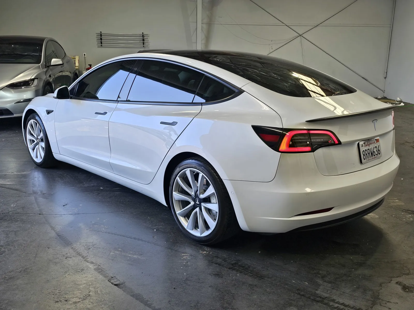 Tesla Model 3 photo 2